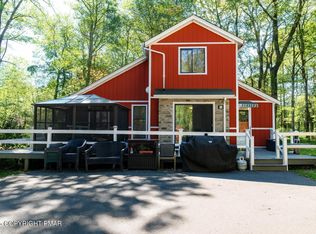 3109 Robert David Dr, Tobyhanna, PA 18466