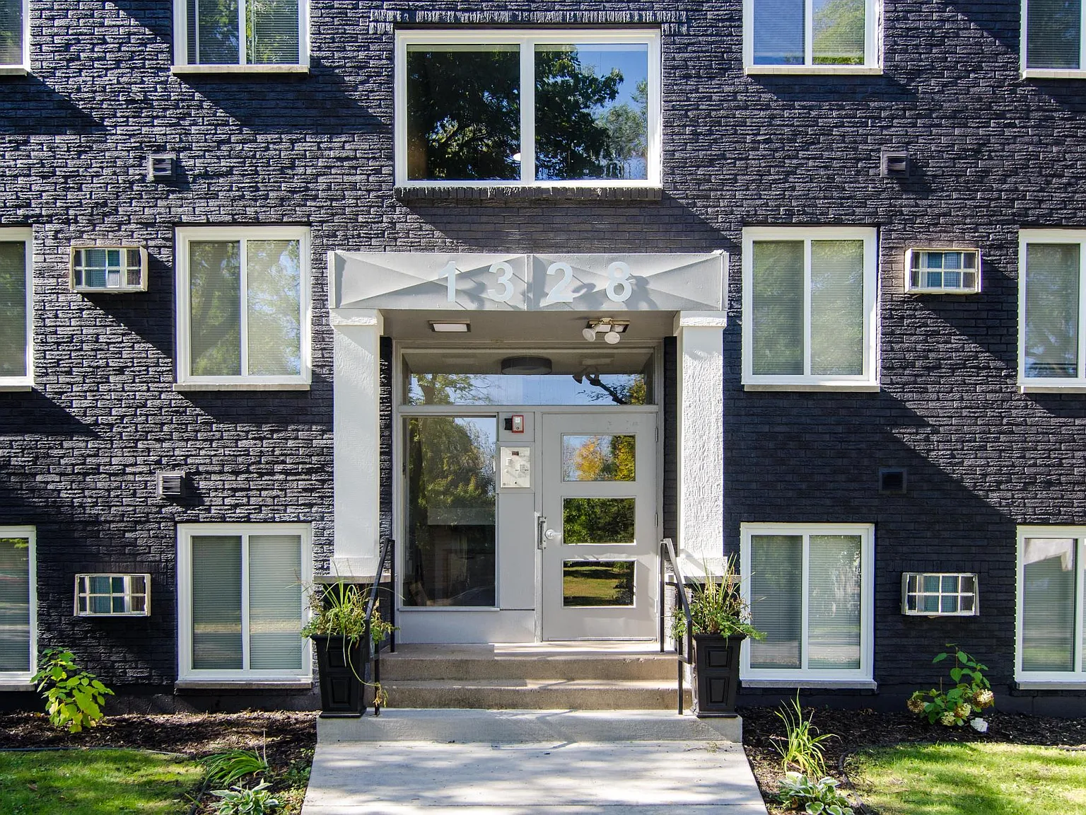 1328 Idaho Ave S — Photo 3