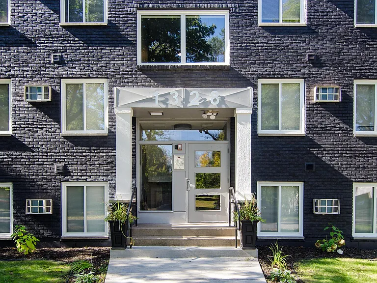 1328 Idaho Ave S — Photo 3