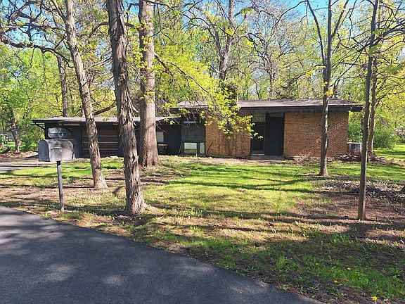 2nd image of 2065 Hickory Ln