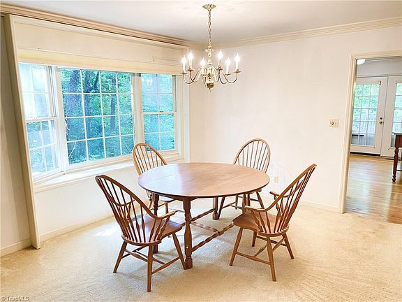 4th image of 7 Brownstone Ln