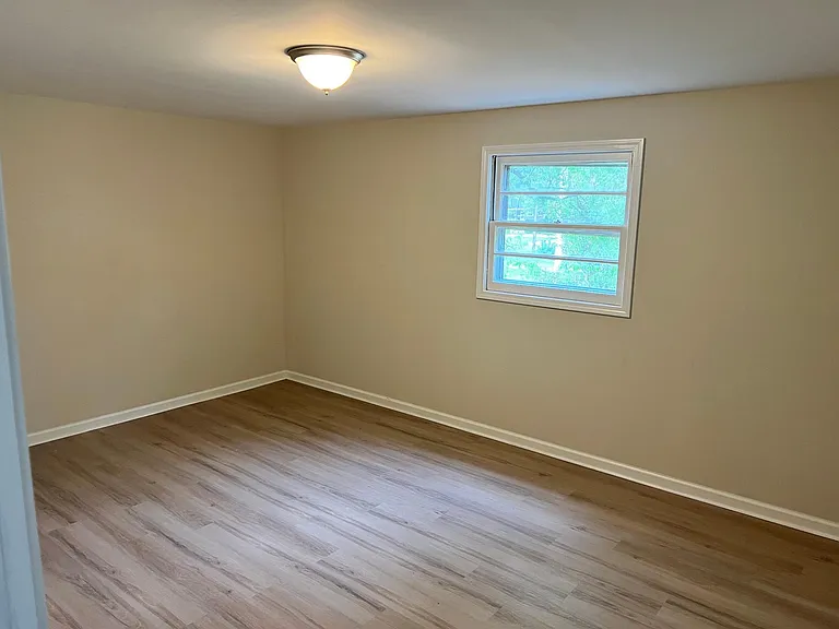 120 Bessie Ave — Photo 7