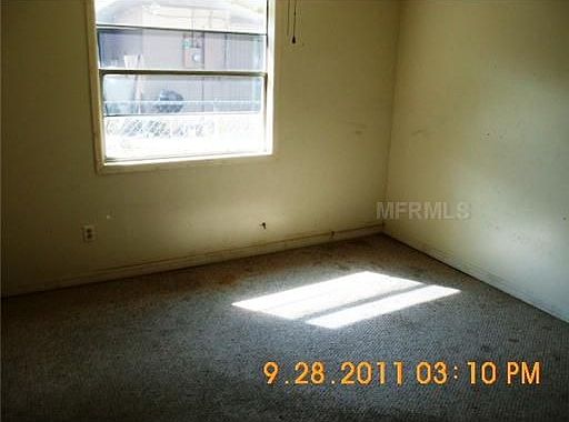 5th image of 1008 E Voorhis Ave