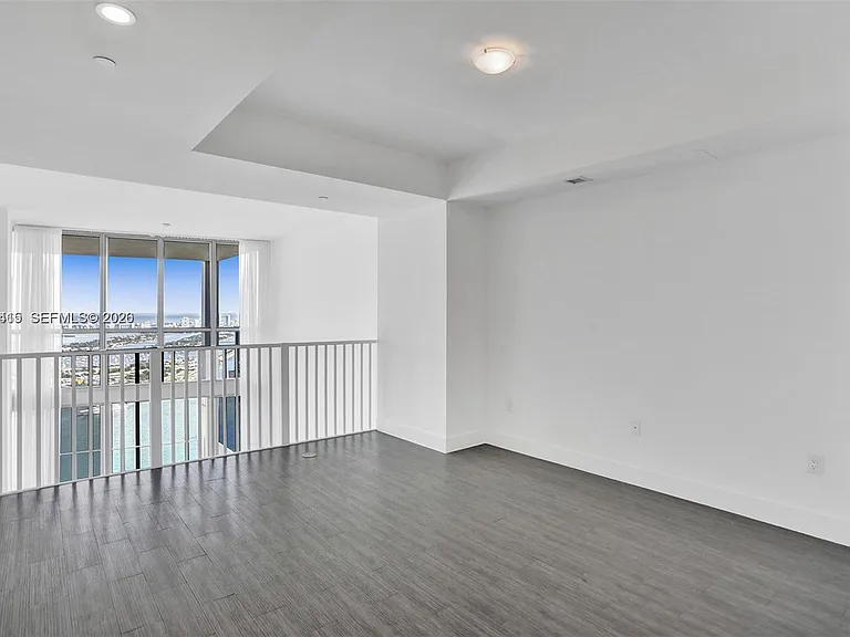1100 Biscayne Blvd #5705 — Photo 17