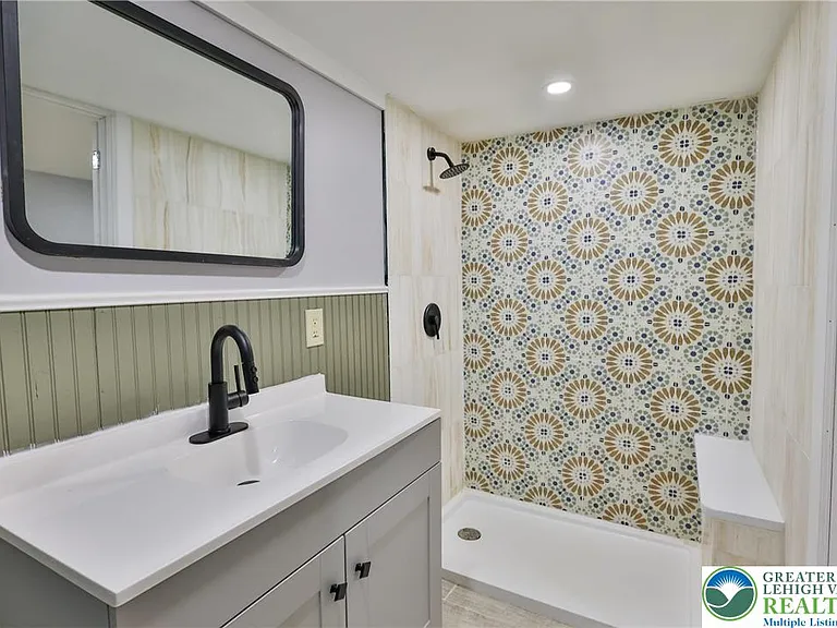 336 E Market St — Photo 15