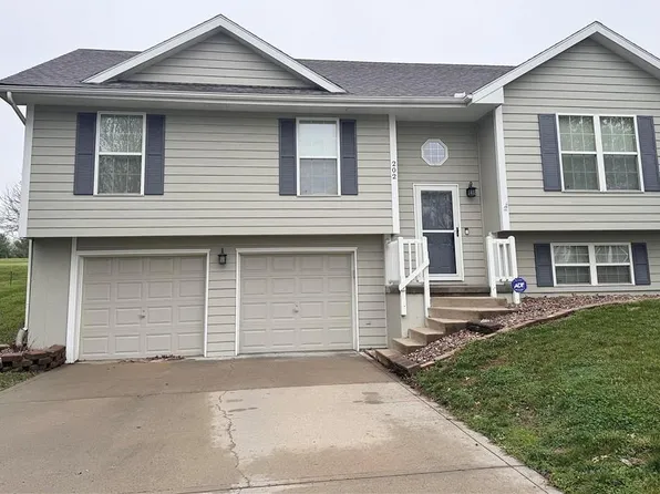 202 E 22nd St, Kearney, MO 64060