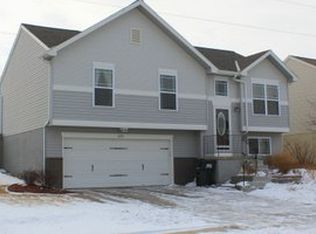 16119 Robin Dr, Omaha, NE 68136