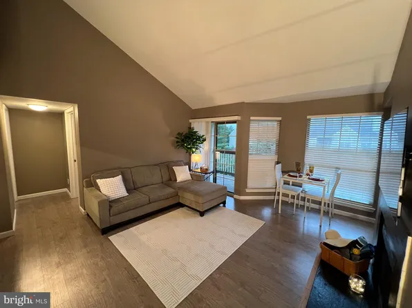 12163 Penderview Ter APT 1034, Fairfax, VA 22033