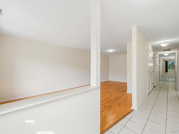 3rd image of 36 Windsor Circle #D1