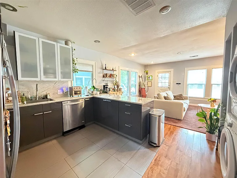 4402 Duval St #B — Photo 3