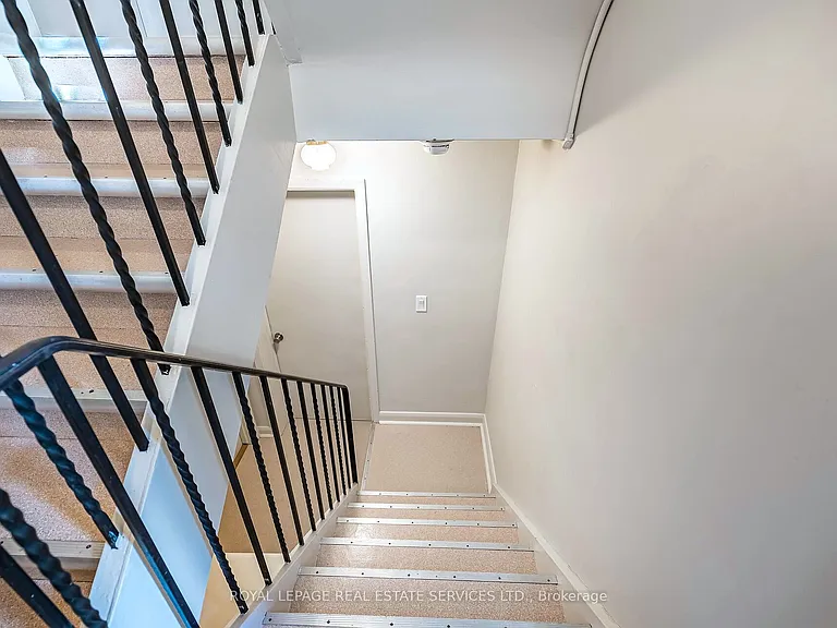 40 Emerald Cres #1 — Photo 6