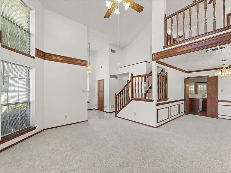 1423 Holveck Dr — Photo 5