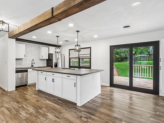 5th image of 4828 Fairview Dr