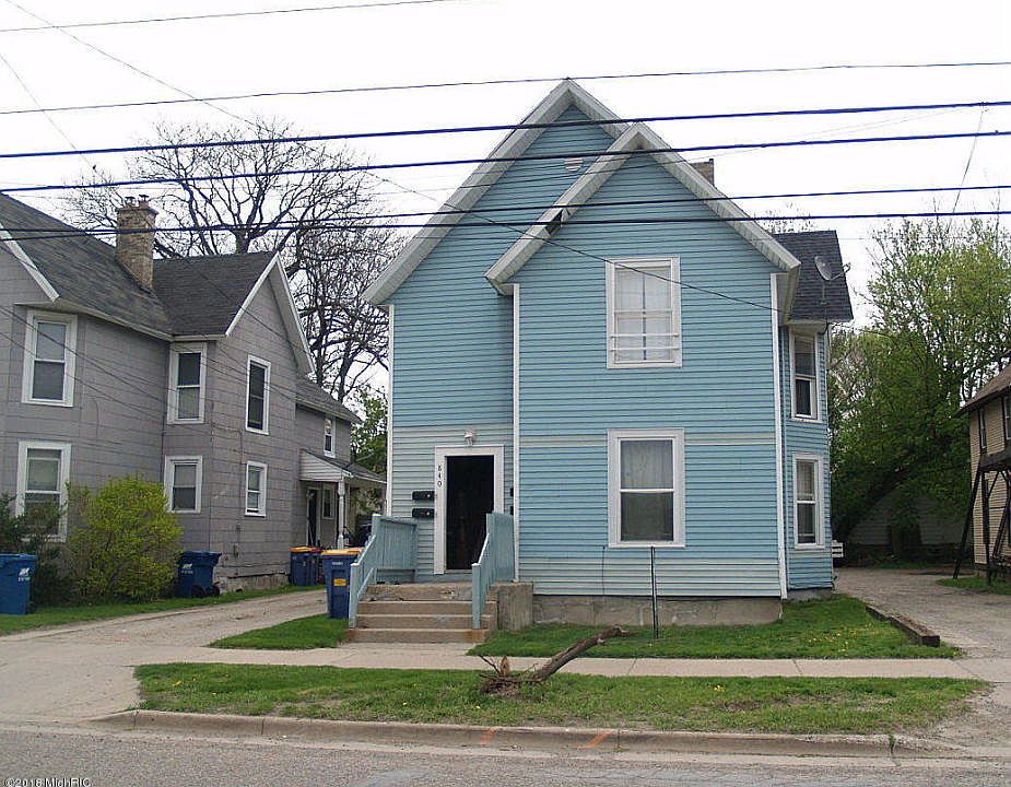 1st image of 840 Broadway Ave NW