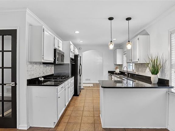 4th image of 1127 Moores Mill Rd NW