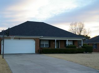 896 Pinewood Dr SW, Hartselle, AL 35640