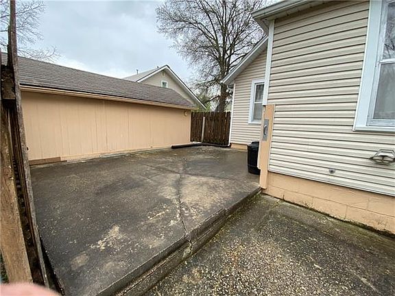 5th image of 506 E North Main St