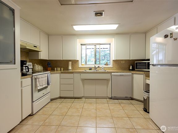 4th image of 15522 38th Avenue E