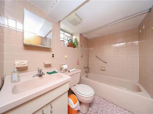 2284 East 22nd Street image 22 of 35