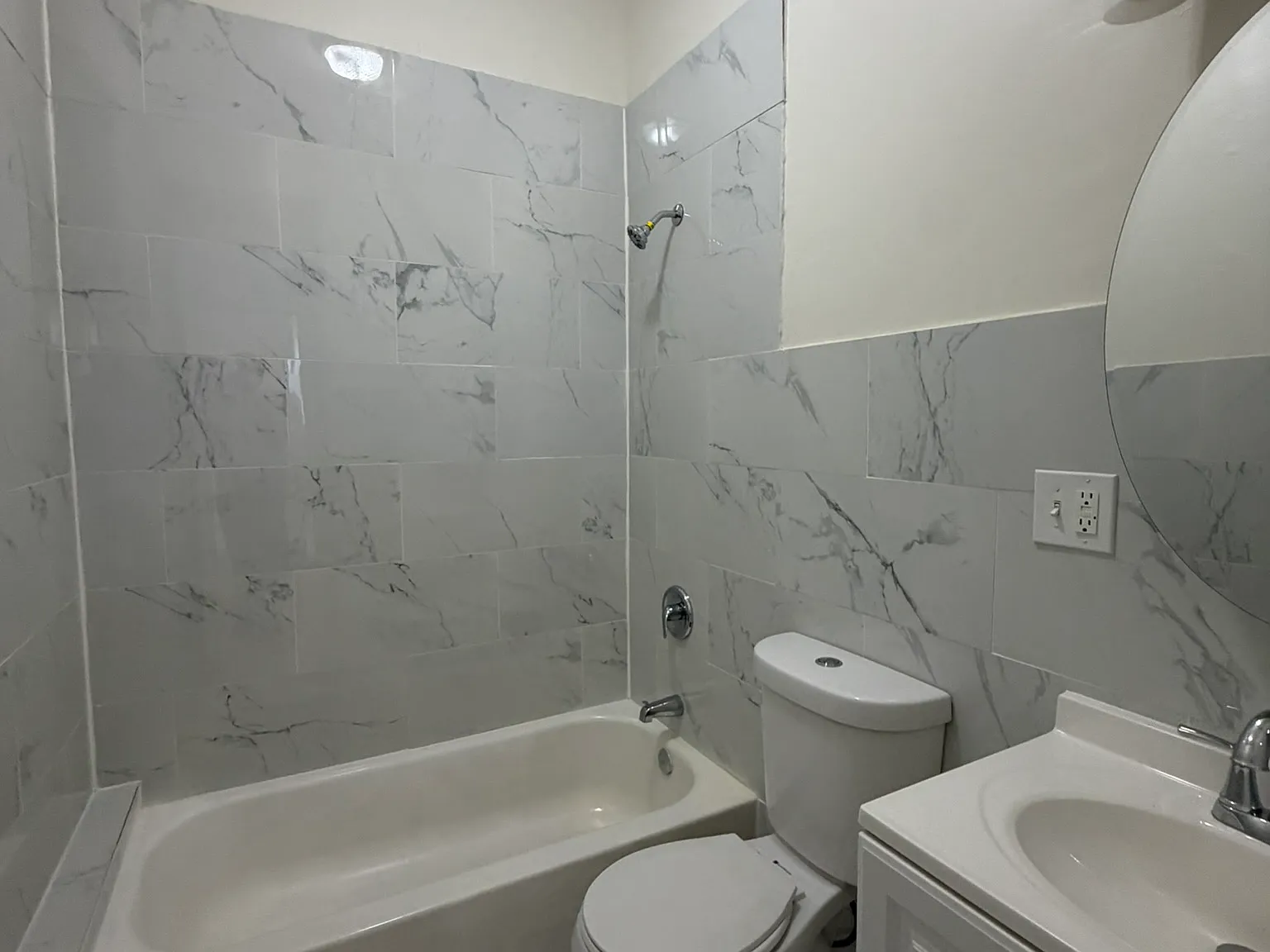 3 bed, 900 sqft, $2,100 — Photo 3