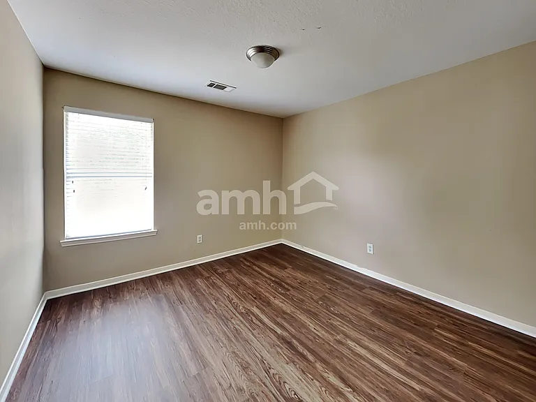 2306 Hollyfield Ln — Photo 24