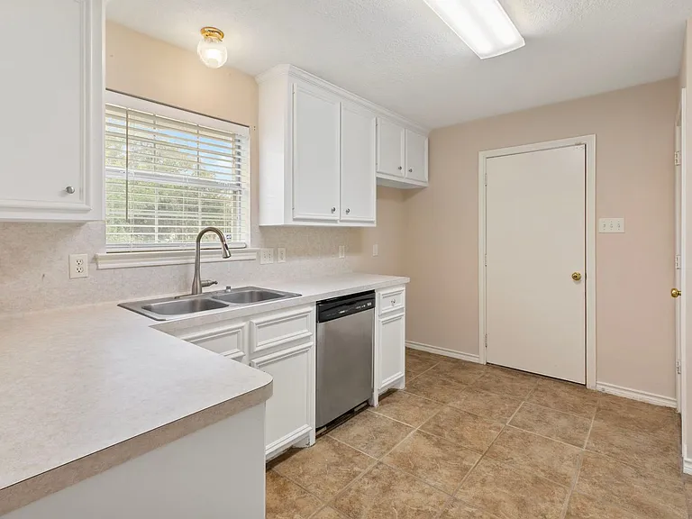 2511 Westwood Main Dr — Photo 11