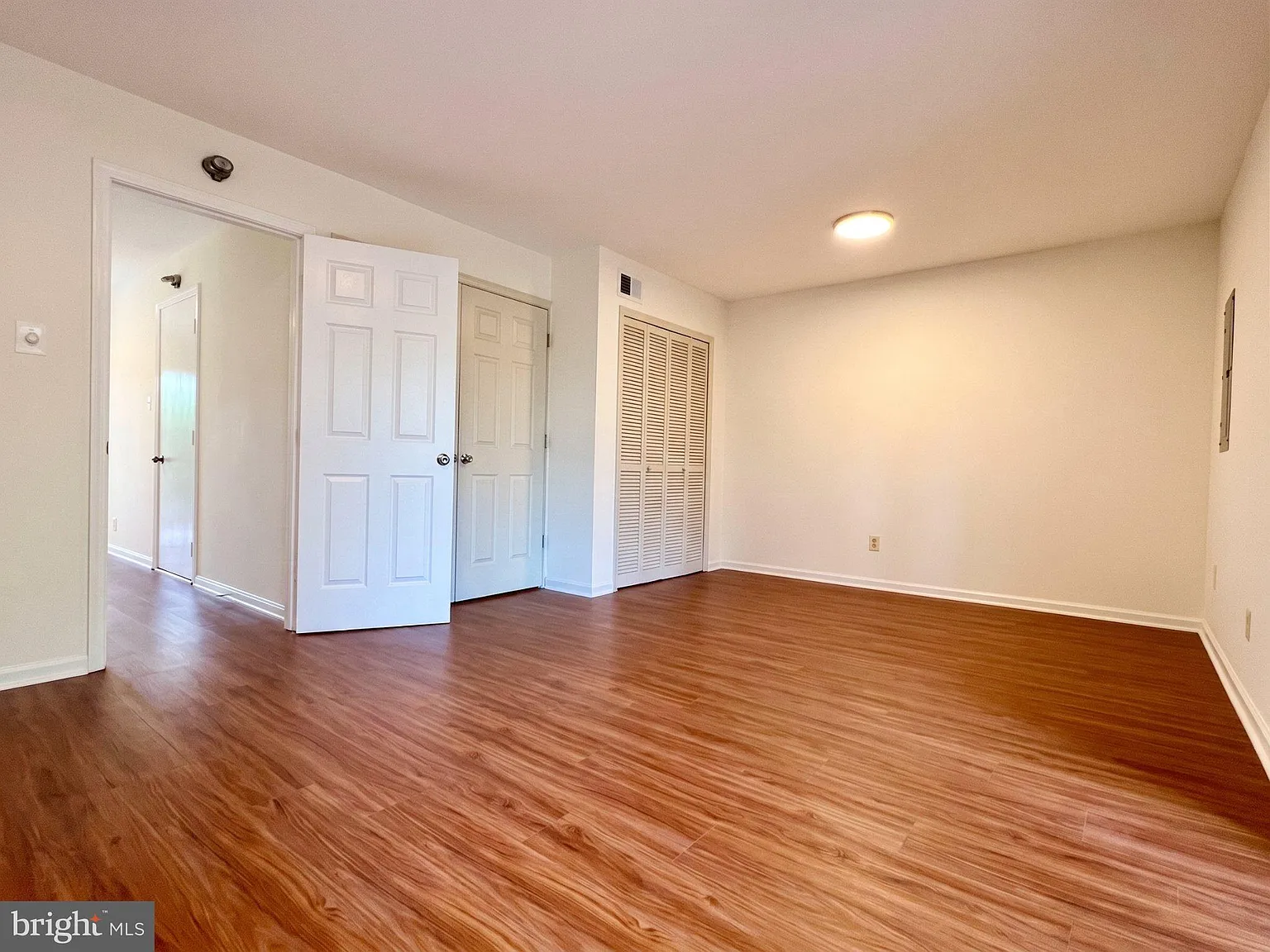 3 bed, 2.5 bath, 1352 sqft, $3,100 — Photo 3