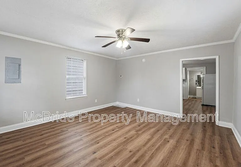 1827 Hicks St — Photo 3