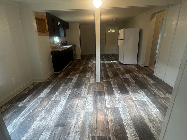 437 Woodrow St — Photo 4