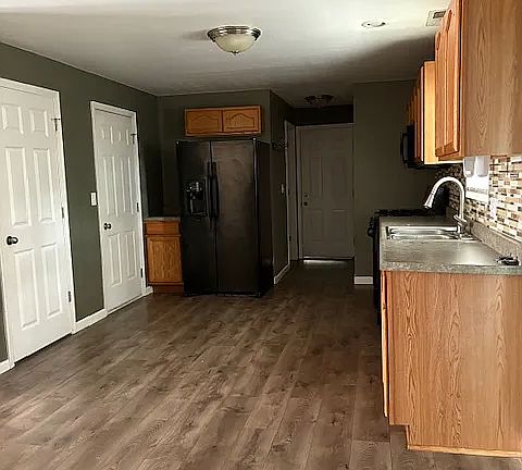 3rd image of 1302 Baron Ct