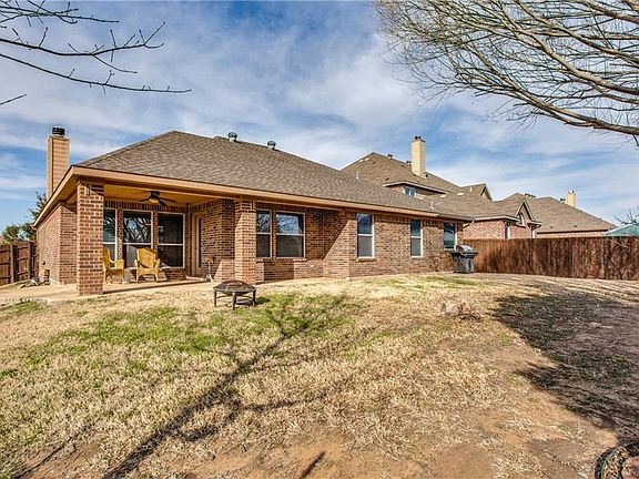 5th image of 700 Plum Dr