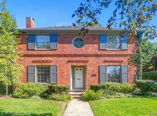 70 Hall Pl, Grosse Pointe Farms, MI 48236