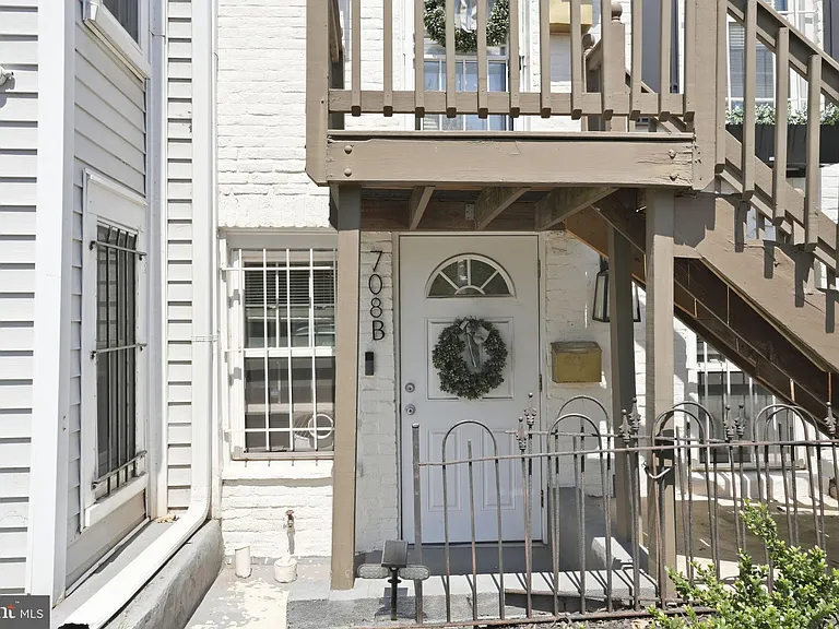 708 I St SE #B — Photo 3
