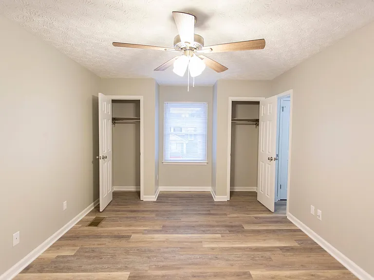 128 Oak Creek Cir — Photo 11