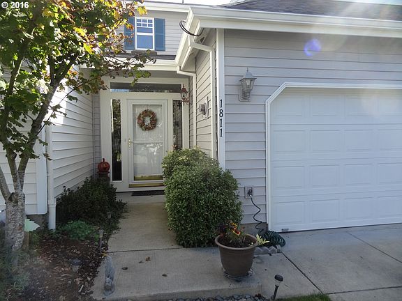 2nd image of 1811 SE 112th Pl #39