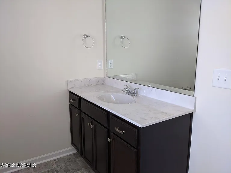 325 Sequoia Dr — Photo 8