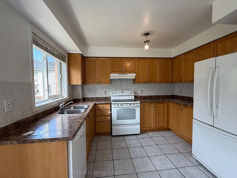80 Acorn Pl #182 — Photo 6