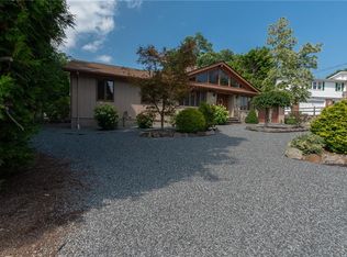 9 Meadow View Blvd, North Providence, RI 02904