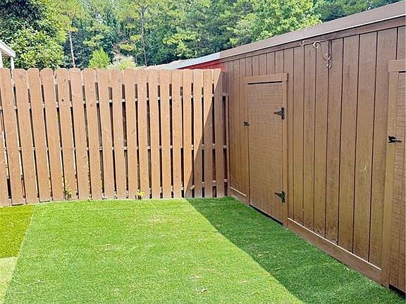 5th image of 621 Garden Walk Dr