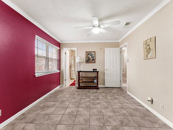 3rd image of 4513 Mercedes Dr