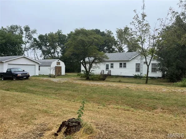 403 E State St, Irving, IL 62051