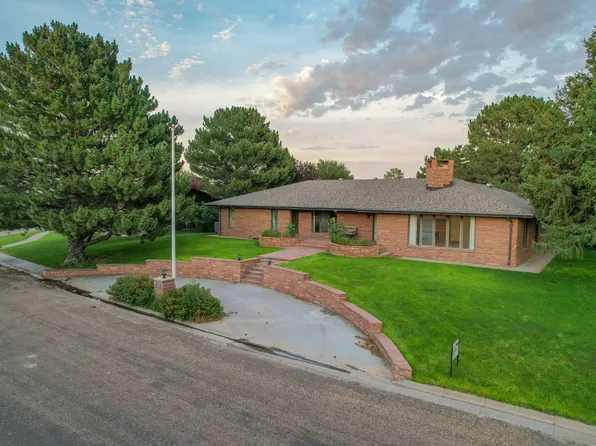 112 Park Lane Dr, Tribune, KS 67879