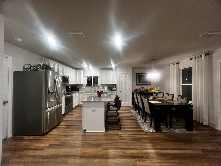 1806 Aslynn Cir — Photo 11