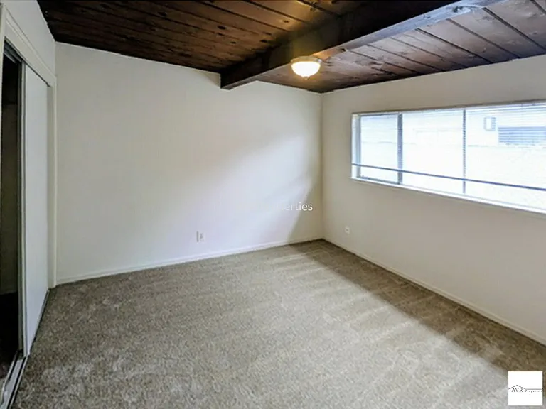 520 N Livermore Ave — Photo 4