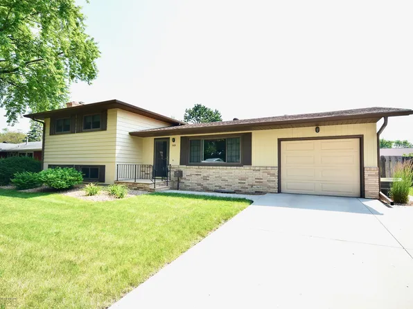 3109 9th St N, Fargo, ND 58102