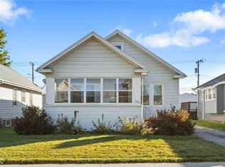 1063 F Ave NW, Cedar Rapids, IA 52405