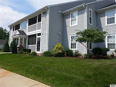 1st image of 716 W Barrington Cir