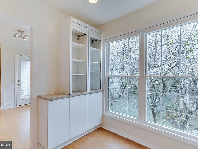 7046 Falls Reach Dr #304 — Photo 8