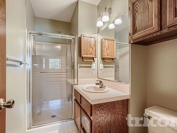 4th image of 537 Redwood Cir