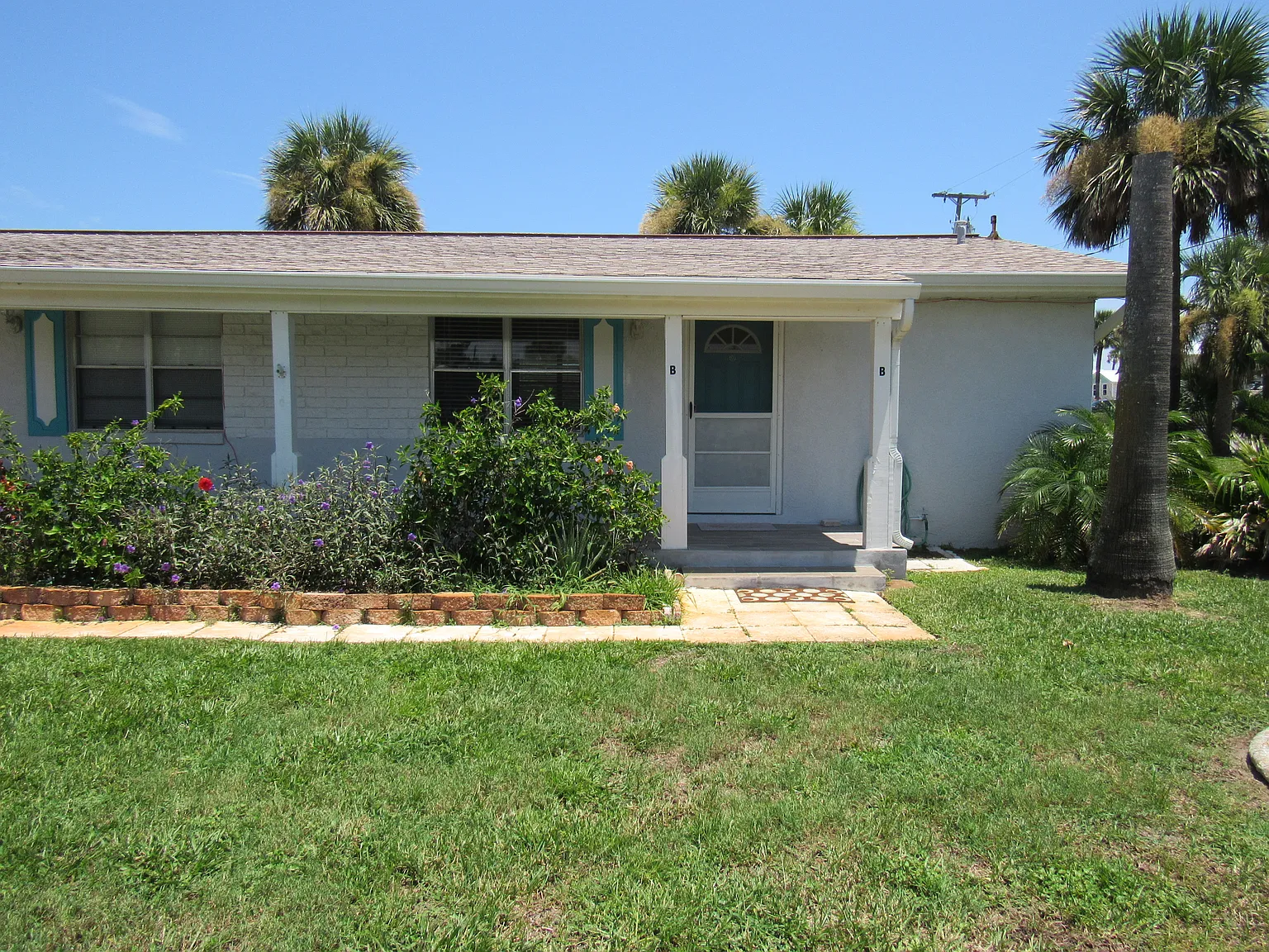 Beachside - 1 Bed, 1 Bath, 1 Block From The Beach, $1,500/Mo. — Photo 1